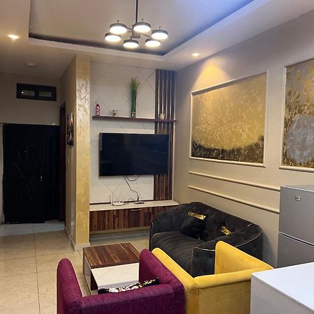 Fowaa Lux Bed & Breakfast Tema Exterior photo