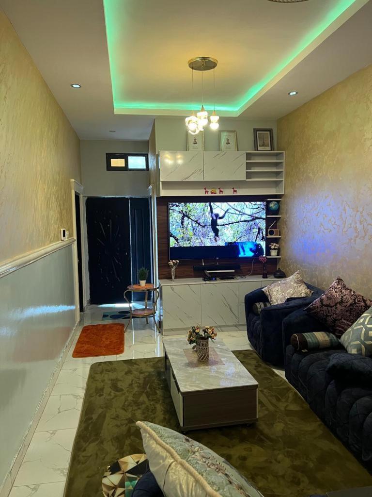 Fowaa Lux Bed & Breakfast Tema Exterior photo